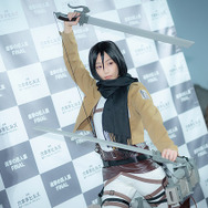 宇垣美里、「進撃の巨人」ミカサのコスプレ姿披露！ ミニ巨人を駆逐する一幕も【写真42枚】