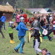 『キングダムカム・デリバランス』プレスツアー in チェコ―ド迫力の「甲冑祭り」が完全にゲームの世界！