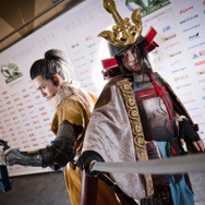 【コスプレ】中国代表のSEKIROパフォーマンスが圧巻！「コスサミ東京」企業ブース＆公式レイヤーまとめ【写真53枚】