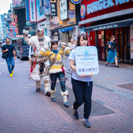 『モンスターハンターワールド：アイスボーン』狩猟解禁！渋谷に現れた受付嬢の笑顔にさっそく狩られた【写真38枚】