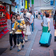 『モンスターハンターワールド：アイスボーン』狩猟解禁！渋谷に現れた受付嬢の笑顔にさっそく狩られた【写真38枚】