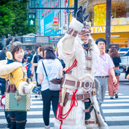 『モンスターハンターワールド：アイスボーン』狩猟解禁！渋谷に現れた受付嬢の笑顔にさっそく狩られた【写真38枚】