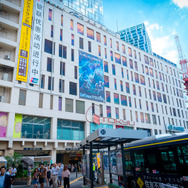 『モンスターハンターワールド：アイスボーン』狩猟解禁！渋谷に現れた受付嬢の笑顔にさっそく狩られた【写真38枚】