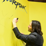 『サイバーパンク2077』キアヌ・リーブスが「TGS2019」開催前日にサプライズ入場！バイクにまたがる姿が最高にCOOL