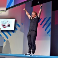 『龍が如く ONLINE』第二部主人公が郷田龍司に決定！声優・岩崎征実さんが喜びのマッスルポーズを決めた『龍オン』ステージレポ【TGS 2019】