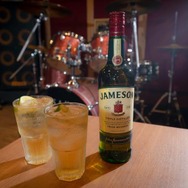 まさかのドラマーデビュー！？プロゲーマーももち＆チョコが大いに音楽プロジェクト「JAMESON HALLOWEEN FES 2」を語る