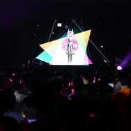 ついてこい、人類。―VTuberがランウェイを歩く「FAVRIC」が提示したバーチャルライブの光明とは？【イベントレポ】