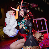 【コスプレ】人気レイヤー五木あきら、どっちのハロコスが好き? シスター&キョンシー姿に注目【写真39枚】