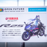 『アズレン』コラボバイクが「東京モーターショー」出展！人気コスプレイヤー・伊織もえ、大河もも、Toriiiが魅了【写真43枚】