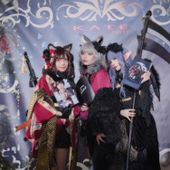 宇垣美里、銀髪人狼コスで魅了！ 人気レイヤーゆう＆シスルと語る、メイクのポイントは？【写真35枚】