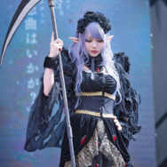 宇垣美里、銀髪人狼コスで魅了！ 人気レイヤーゆう＆シスルと語る、メイクのポイントは？【写真35枚】