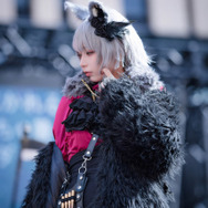 宇垣美里、銀髪人狼コスで魅了！ 人気レイヤーゆう＆シスルと語る、メイクのポイントは？【写真35枚】