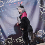 宇垣美里、銀髪人狼コスで魅了！ 人気レイヤーゆう＆シスルと語る、メイクのポイントは？【写真35枚】