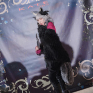 宇垣美里、銀髪人狼コスで魅了！ 人気レイヤーゆう＆シスルと語る、メイクのポイントは？【写真35枚】