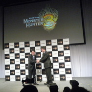 カプコン『モンスターハンター3(トライ)』完成披露発表会を開催 ― 岩田社長も駆けつける