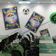 『ポケモンカード』池袋メガトウキョーに常設のカードステーションが登場!広大なスペースに明るい内装、フィーチャー卓まで完備とまさに“神環境”