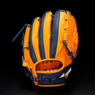 ドラゴンボールZ　軟式野球グラブ(孫悟空)　44,000円(税込)（C）バードスタジオ／集英社・東映アニメーション