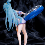 「映画『この素晴らしい世界に祝福を！紅伝説』『アクア』水着ver. 1/7スケール 塗装済み完成品フィギュア」14,800円（税別）（C）2019 暁なつめ・三嶋くろね／KADOKAWA／映画このすば製作委員会