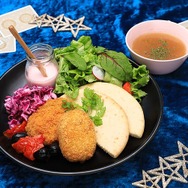 「Fate/Grand Order -絶対魔獣戦線バビロニア- Limited Cafe」ピタパンプレート (マシュ・キリエライトオリジナルカード付き) 1,390 円 （C）TYPE-MOON / FGO7 ANIME PROJECT