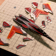 『エースコンバット7』コトブキヤ1/144「X-02S」レビュー…ディテール強化とロール軸追加で展示しやすさも向上！【ゲーム系プラモって実際どう？】