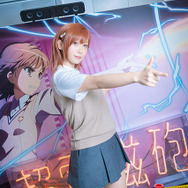 【コスプレ】伊織もえが「とある」御坂美琴に！ 自動販売機を蹴り飛ばす名シーンも再現【写真20枚】