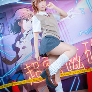 【コスプレ】伊織もえが「とある」御坂美琴に！ 自動販売機を蹴り飛ばす名シーンも再現【写真20枚】