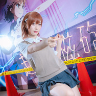 【コスプレ】伊織もえが「とある」御坂美琴に！ 自動販売機を蹴り飛ばす名シーンも再現【写真20枚】