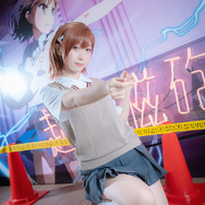 【コスプレ】伊織もえが「とある」御坂美琴に！ 自動販売機を蹴り飛ばす名シーンも再現【写真20枚】