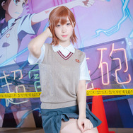【コスプレ】伊織もえが「とある」御坂美琴に！ 自動販売機を蹴り飛ばす名シーンも再現【写真20枚】