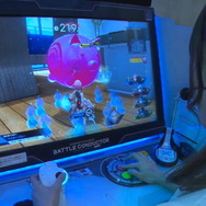 『武装神姫 アーマードプリンセス バトルコンダクター』デモプレイでゲームの流れを紹介！4人用マッチ「ジェムバトル」もお披露目【ステージ情報まとめ】