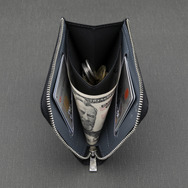 コジマプロダクションとコラボしたカードケースが期間限定の受注販売で登場！ワンポイントの「ルーデンス」がカッコイイ…