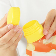 ゲームやスマホ中でも豪快にスナック菓子をラッパ食い！周りも手も汚れない“ながら食べ”の進化系アイテム「ポテラッパー」発売開始