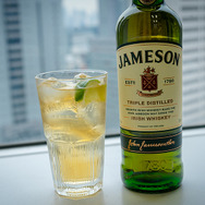 アイリッシュウイスキー「ジェムソン」が更なる本気度で8bitスマホゲーム開発！プロゲーマーももち＆チョコが高得点を叩き出す