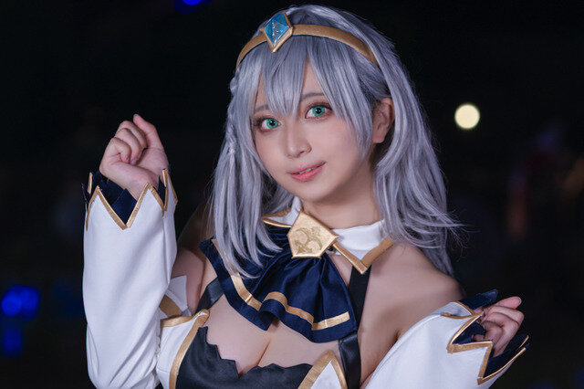 コスプレ】「ホロライブ」白銀ノエルの麗しき姿が夜景に映える！人気